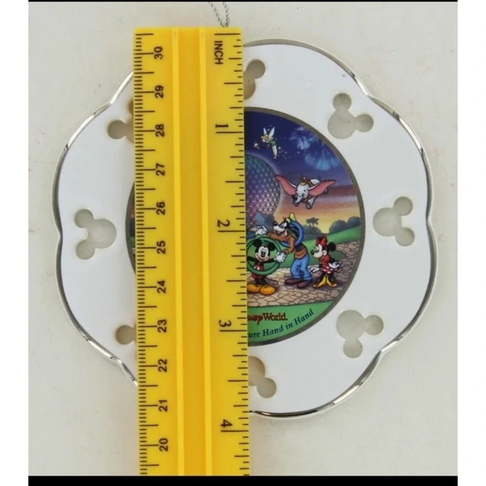2000‎ Walt Disney World Ornament - Celebrate the Future Hand in Hand - Picture 3 of 4